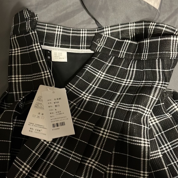 Petite skirt.. unworn.. - Picture 3 of 4